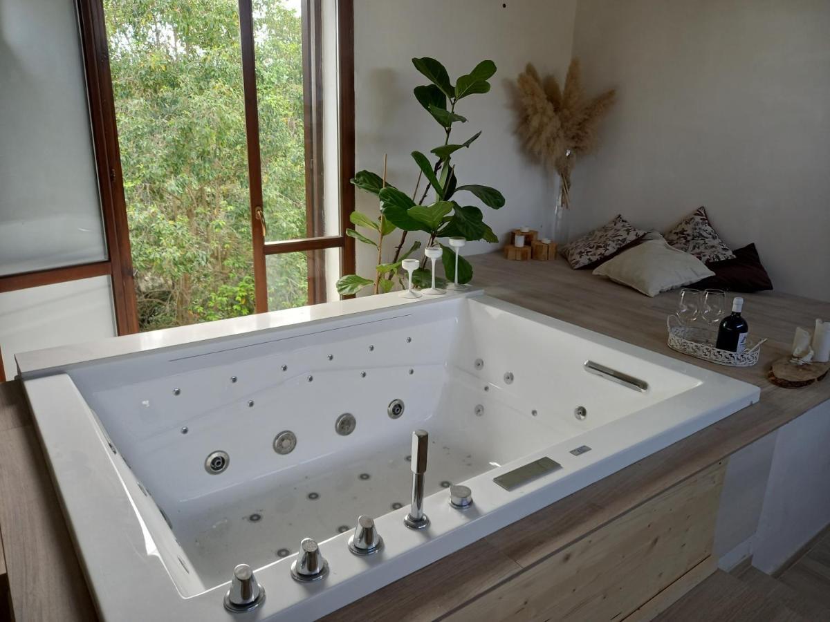 Masseria Incantamento Suite Bouganville Latiano Exteriör bild